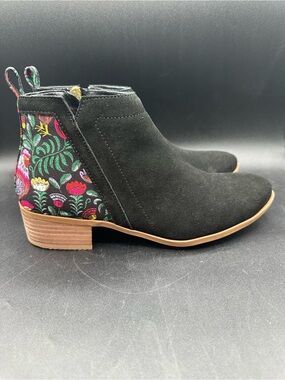 NWOT Inkkas Rooster Bootie Black Suede Zipper  Floral Design Women's Size 9